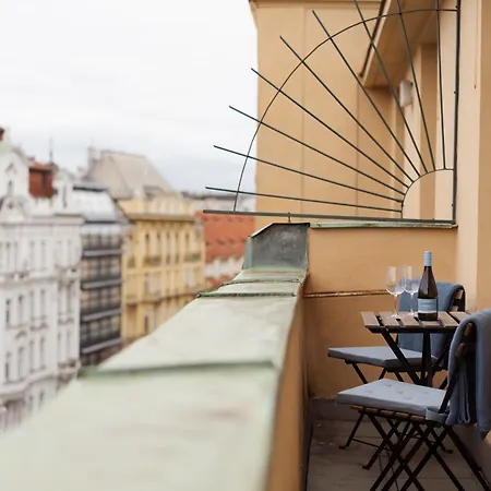 Daire Louvre - Cozy Center With Balcony Prag